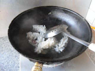 辣炒墨鱼花的做法步骤：4