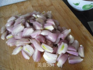 毛葱炒培根的做法步骤：2