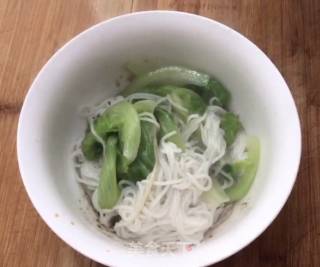 酸菜米线的做法步骤：4