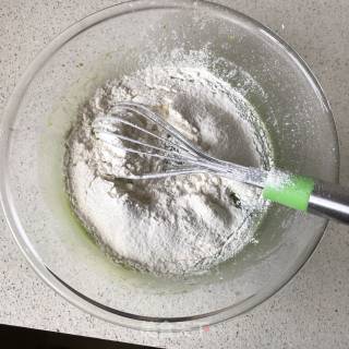 菠菜戚风蛋糕的做法步骤：5