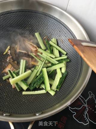 黄瓜炒海参的做法步骤：8
