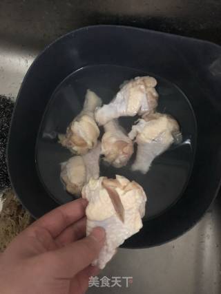 奥尔良炸小鸡腿的做法步骤：1