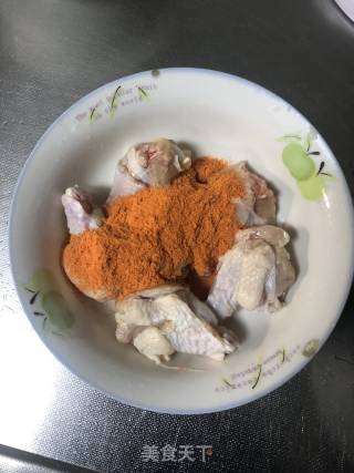 奥尔良炸小鸡腿的做法步骤：2