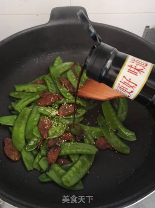 荷兰豆炒腊肠的做法步骤：7