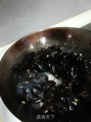 木耳炒肉片的做法步骤：6