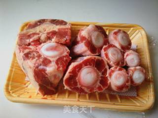 #团圆饭#西红柿土豆牛尾汤的做法步骤：1