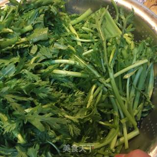清炒茼蒿的做法步骤：1