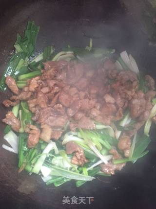 大蒜炒肉的做法步骤：6