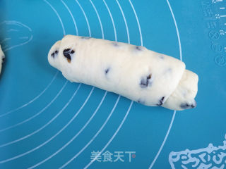 黑加仑面包卷的做法步骤：8