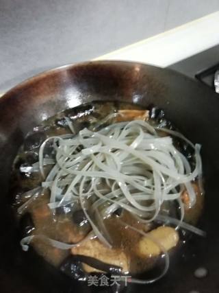 鸡翅炖蘑菇的做法步骤：10