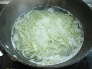 翡翠菠菜面的做法步骤：6