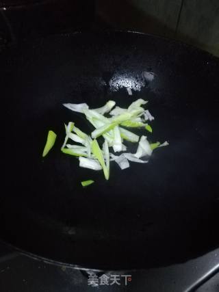 腐竹炒西芹的做法步骤：2