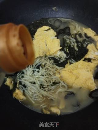 紫菜蛋汤面的做法步骤：9