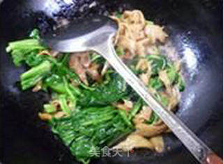 菠菜炒面筋的做法步骤：9