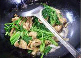菠菜炒面筋的做法步骤：10