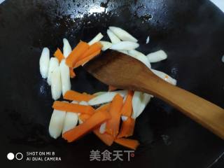 铁棍山药炒香肠的做法步骤：3