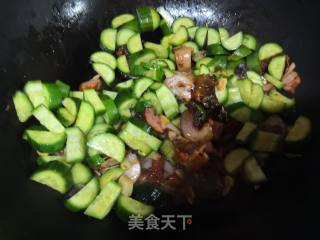 奥尔良鸡块炒黄瓜的做法步骤：4