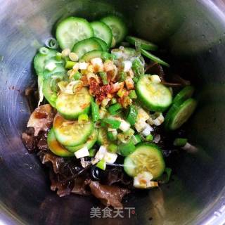 木耳拌乳瓜的做法步骤：7