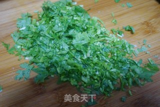 香菜肉丸汤的做法步骤：2