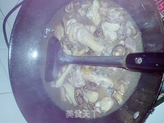 香菇炖鸡的做法步骤：5