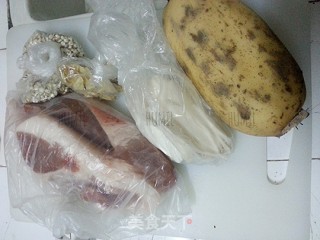 瑶柱莲藕瘦肉汤的做法步骤：1