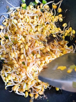 黄豆芽豆芽新吃法---这样做不仅 简单还超级下饭的做法步骤：6