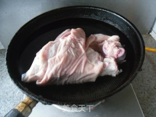 蜜汁猪肘子的做法步骤：3