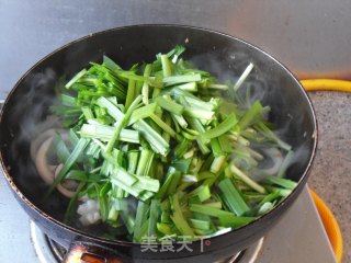 墨鱼花炒韭菜的做法步骤：5