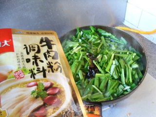 墨鱼花炒韭菜的做法步骤：7