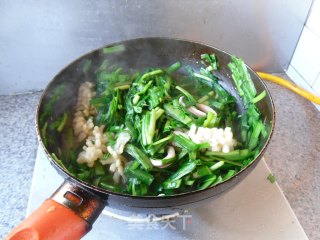 墨鱼花炒韭菜的做法步骤：8