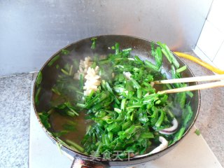 墨鱼花炒韭菜的做法步骤：9