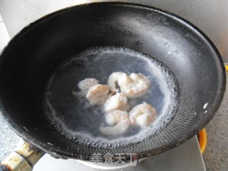 木耳番茄炒虾仁的做法步骤：6
