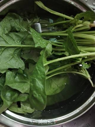 菠菜炒粉条（快手素菜）的做法步骤：2