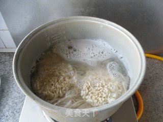 培根炒面的做法步骤：4
