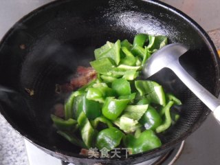 培根炒青椒的做法步骤：7