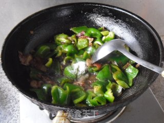 培根炒青椒的做法步骤：9