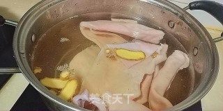 麻辣皮冻的做法步骤：1
