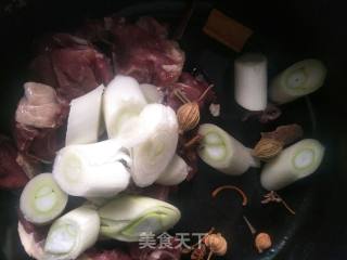 焖牛肉的做法步骤：3