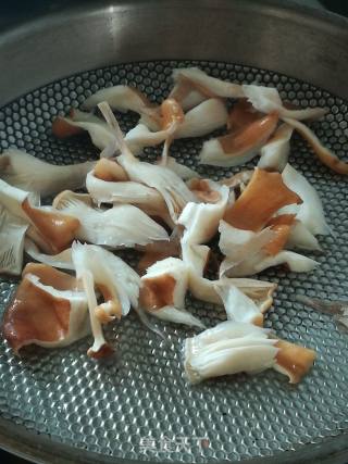 青蒜猪肚菇的做法步骤：2