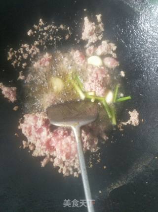 孜然牛肉炒饭的做法步骤：2