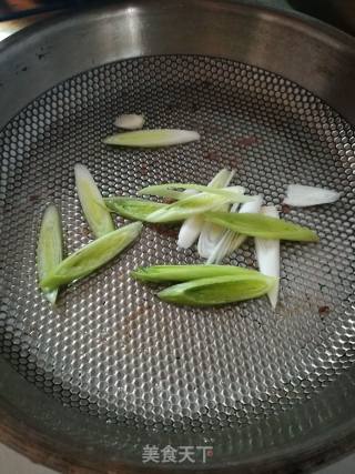 猪肚菇青笋的做法步骤：2