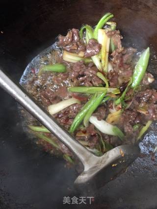 小炒牛肉的做法步骤：6