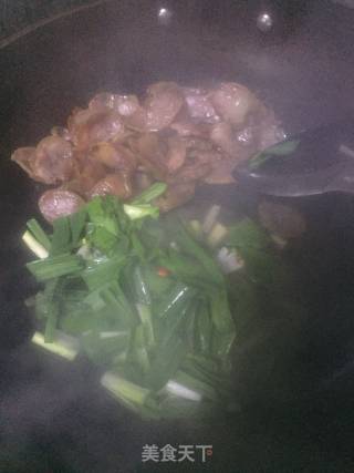 大蒜炒香肠的做法步骤：6