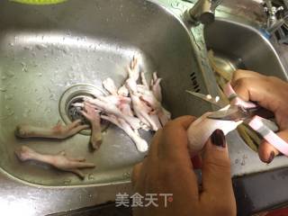 豉油王鸡脚的做法步骤：1