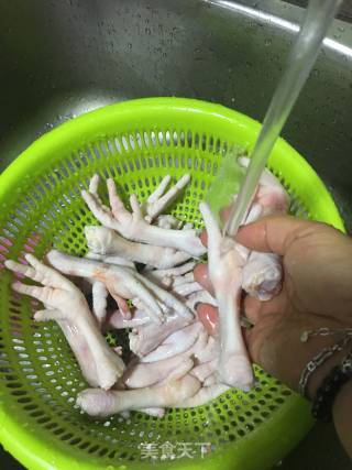豉油王鸡脚的做法步骤：2