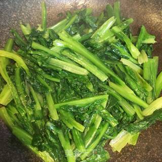 清炒油麦菜的做法步骤：4