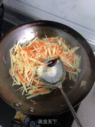 胡萝卜土豆丝小炒的做法步骤：4