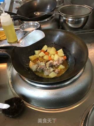 咖喱土豆鸡块的做法步骤：2