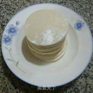 胡萝卜雪菜肉馅饺子的做法步骤：1