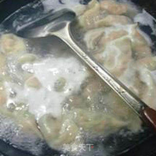 胡萝卜雪菜肉馅饺子的做法步骤：12